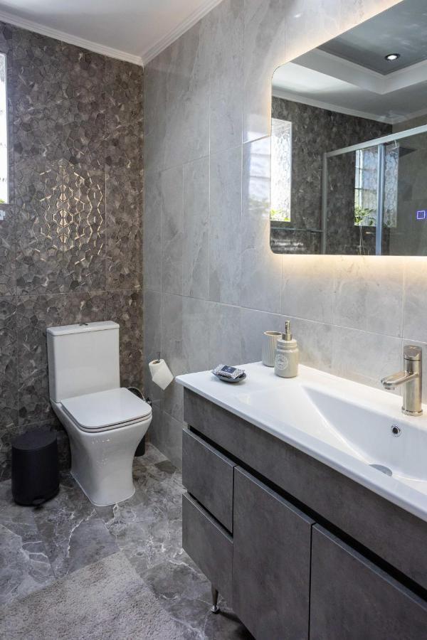 Luxury & Cozy Apartment Messini Bagian luar foto